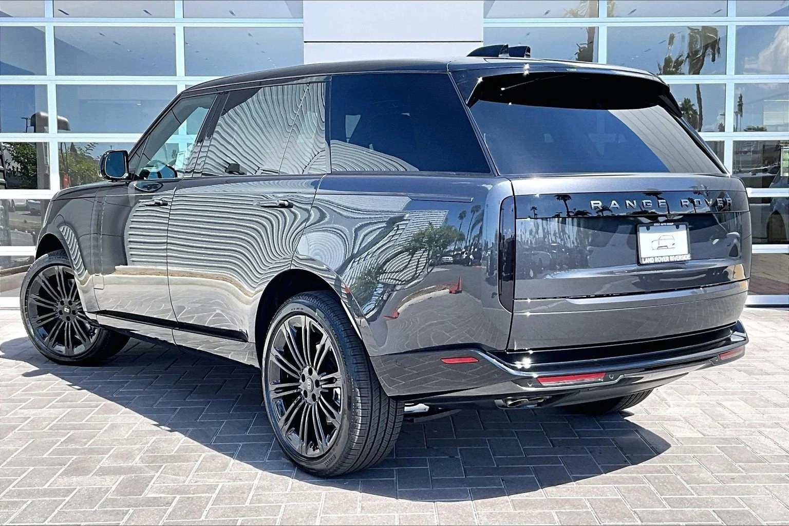 2027 Land Rover Range Rover SE LWB (L460), 3/15