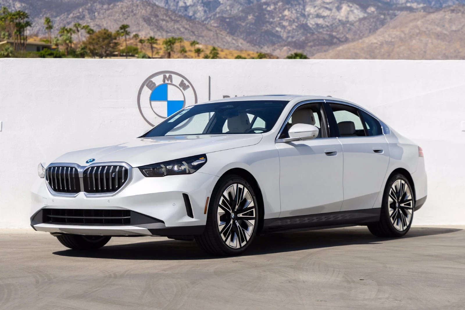 BMW i5 eDrive40 (G60) · Mineral White Metallic · Indigo Auto Group