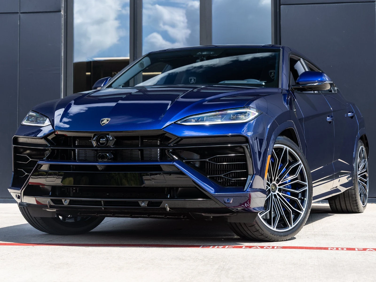 Lamborghini Urus SE · Blu Astraeus Metallic · Indigo Auto Group
