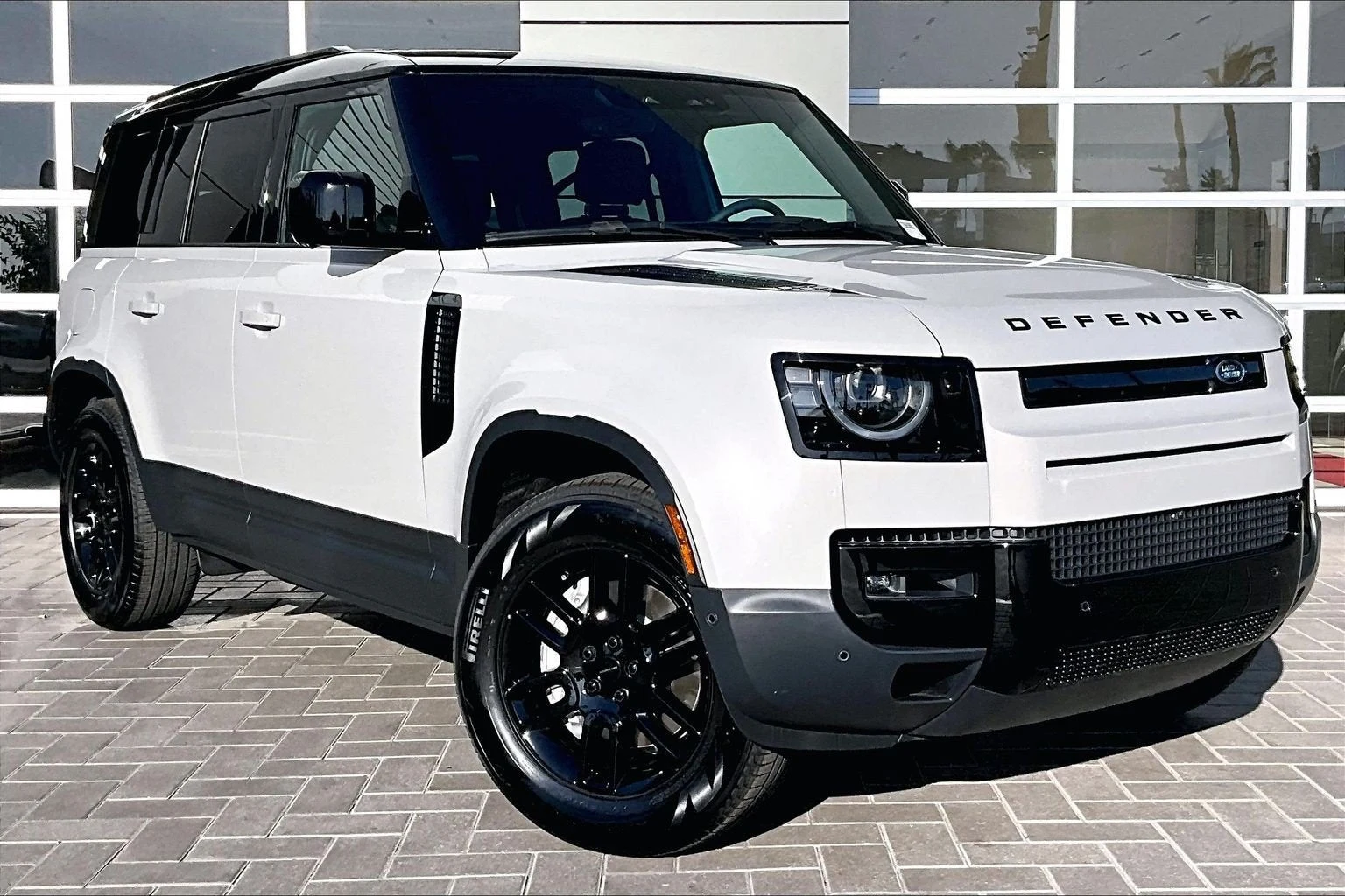 2026 Land Rover Defender 110 S (L663), 2/14