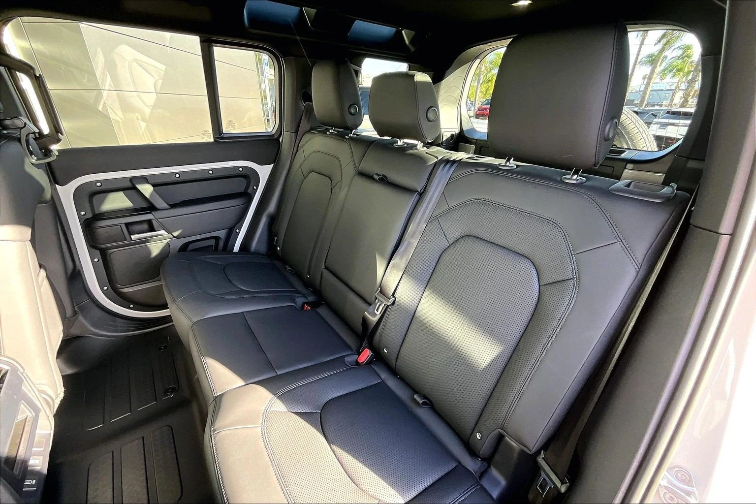 2026 Land Rover Defender 110 S (L663), 10/14