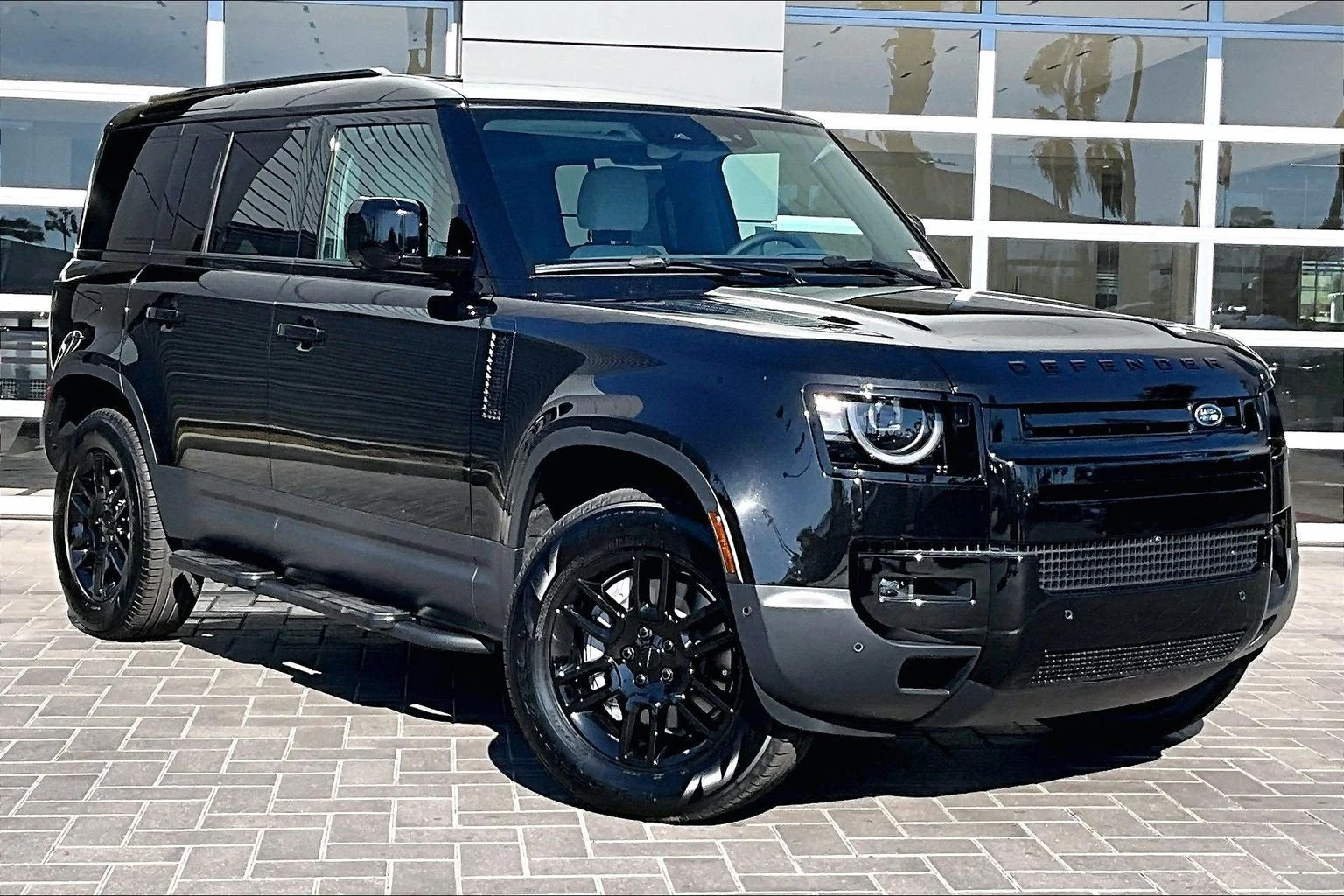 2026 Land Rover Defender 110 S (L663), 2/14