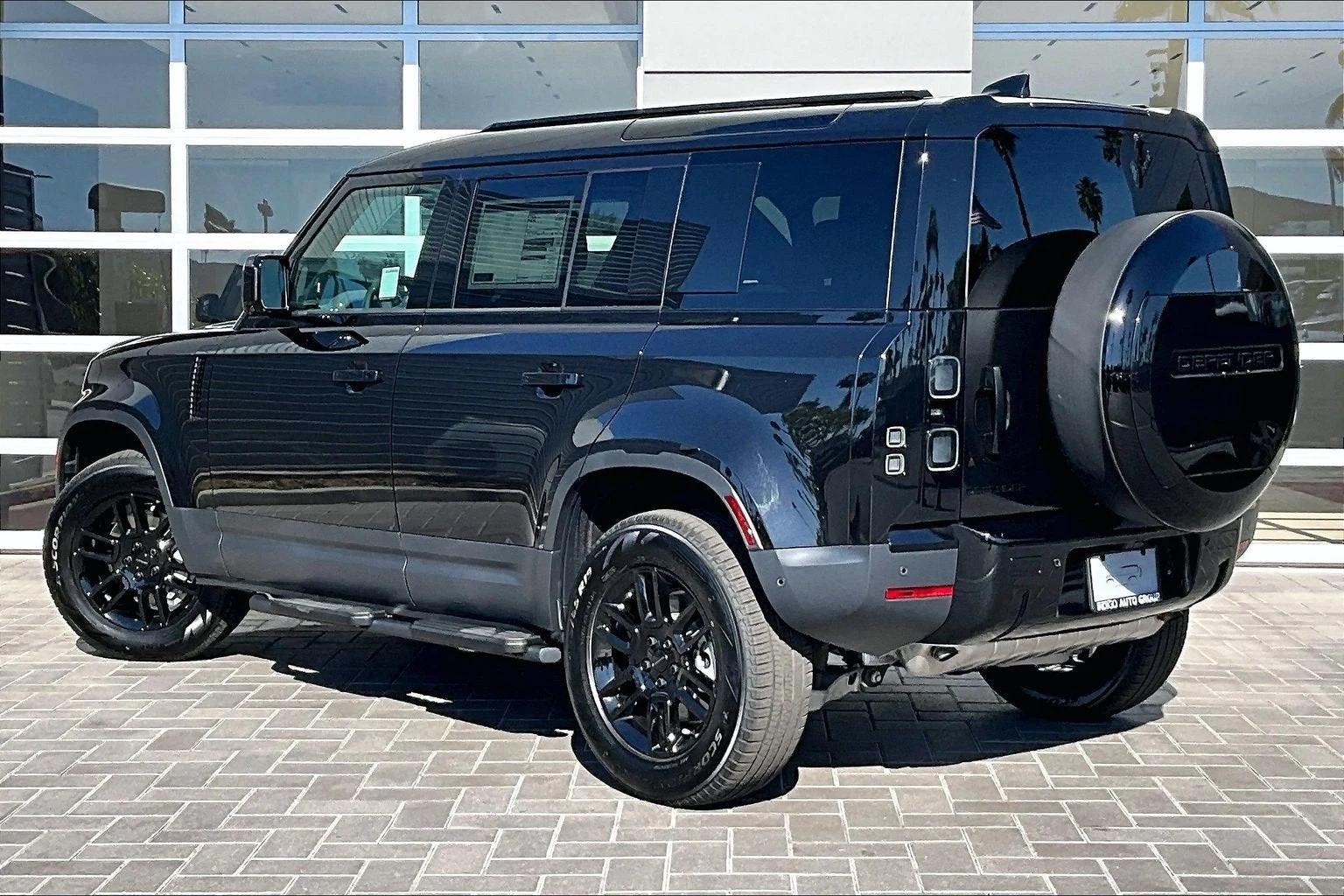 2026 Land Rover Defender 110 S (L663), 3/14