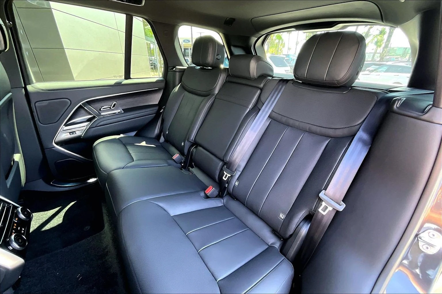 2027 Land Rover Range Rover SE (L460), 10/14