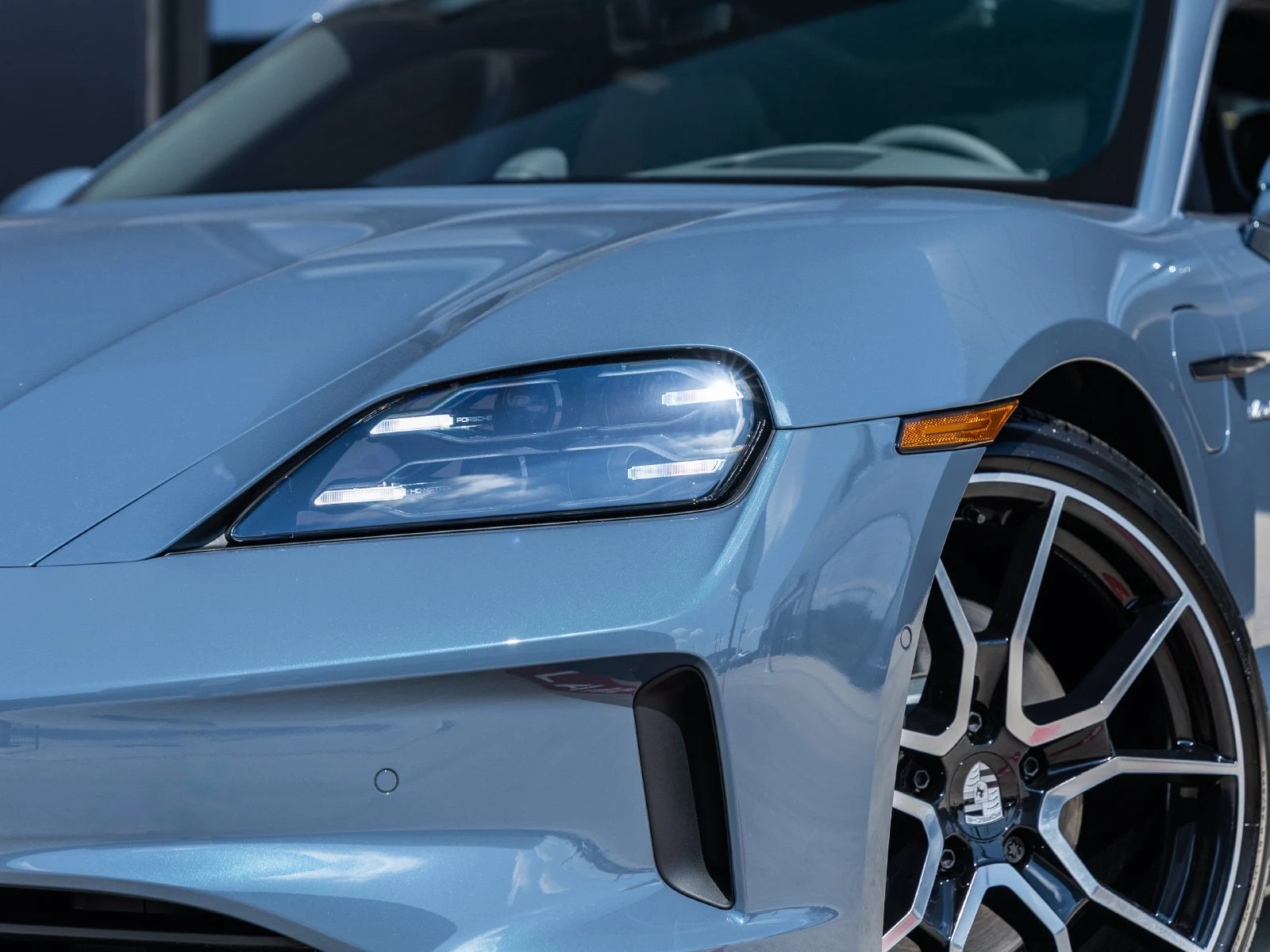 2026 Porsche Taycan 4 Sedan (2025 Update), 16/20