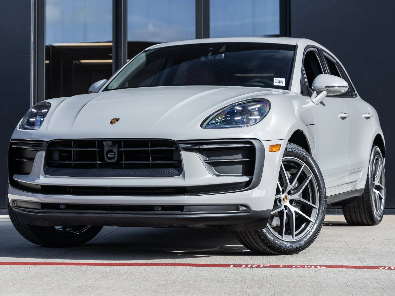 Porsche Macan (95B) · Chalk · Indigo Auto Group