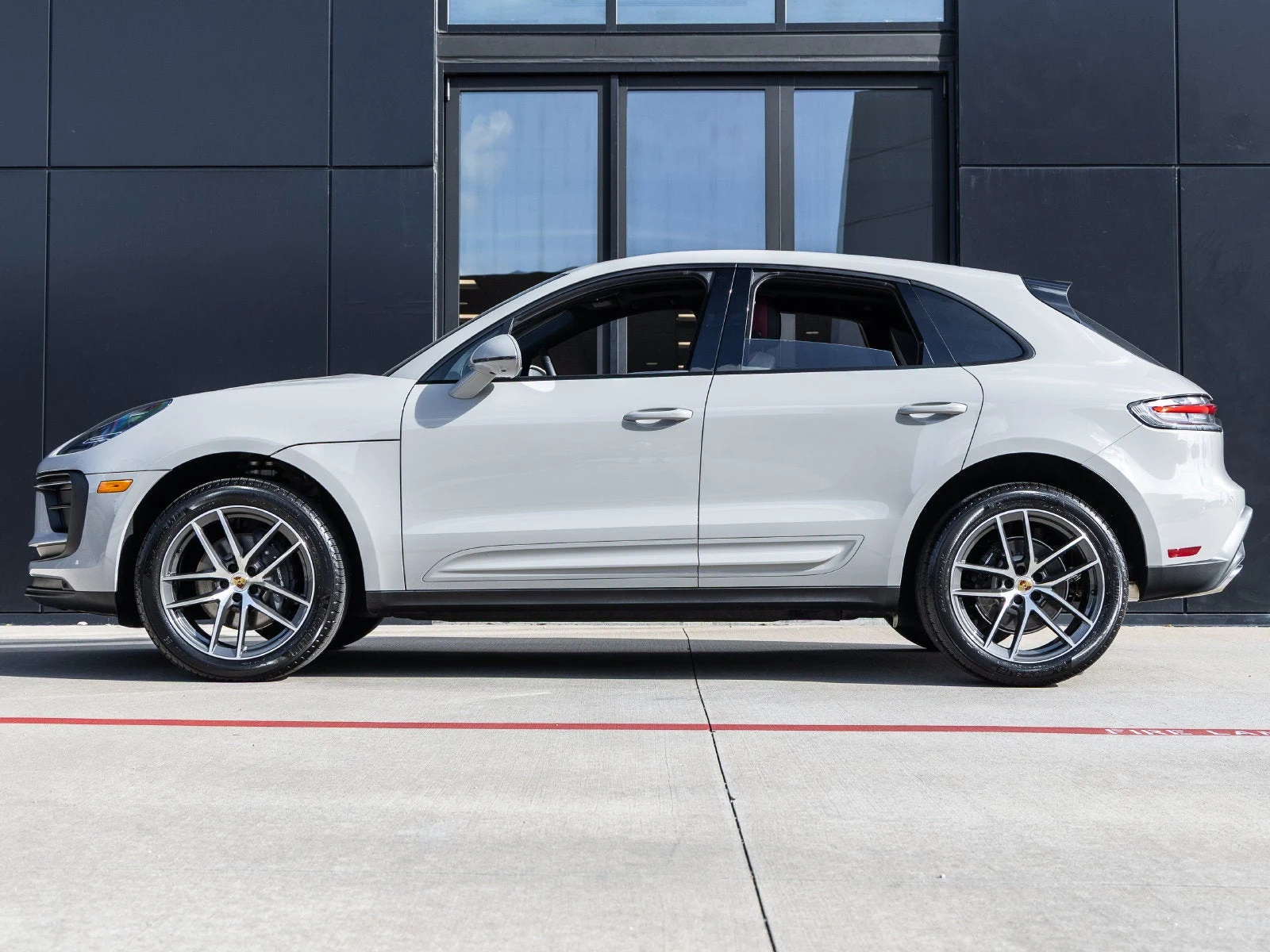 2026 Porsche Macan (95B), 2/20
