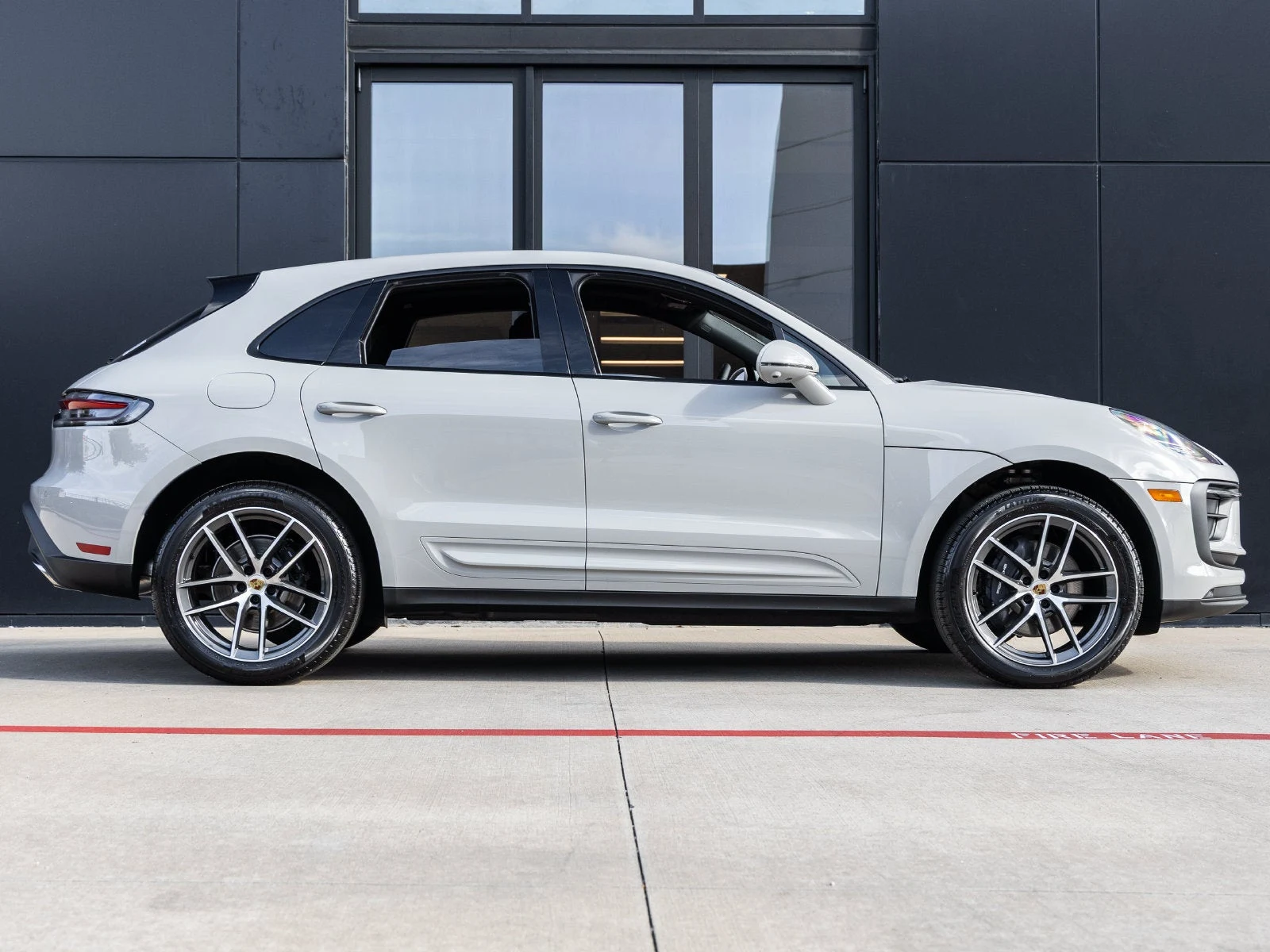 2026 Porsche Macan (95B), 12/20