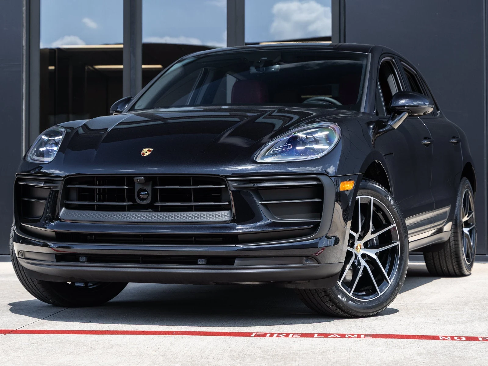 Porsche Macan (95B) · Jet Black Metallic · Indigo Auto Group