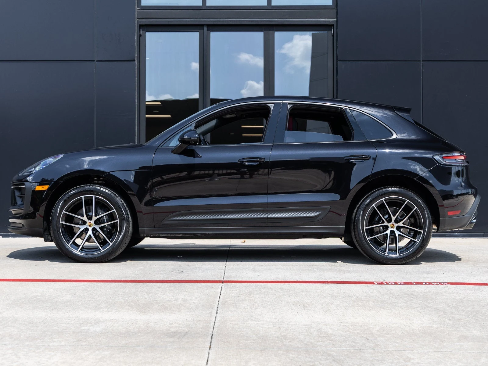 2026 Porsche Macan (95B), 2/20