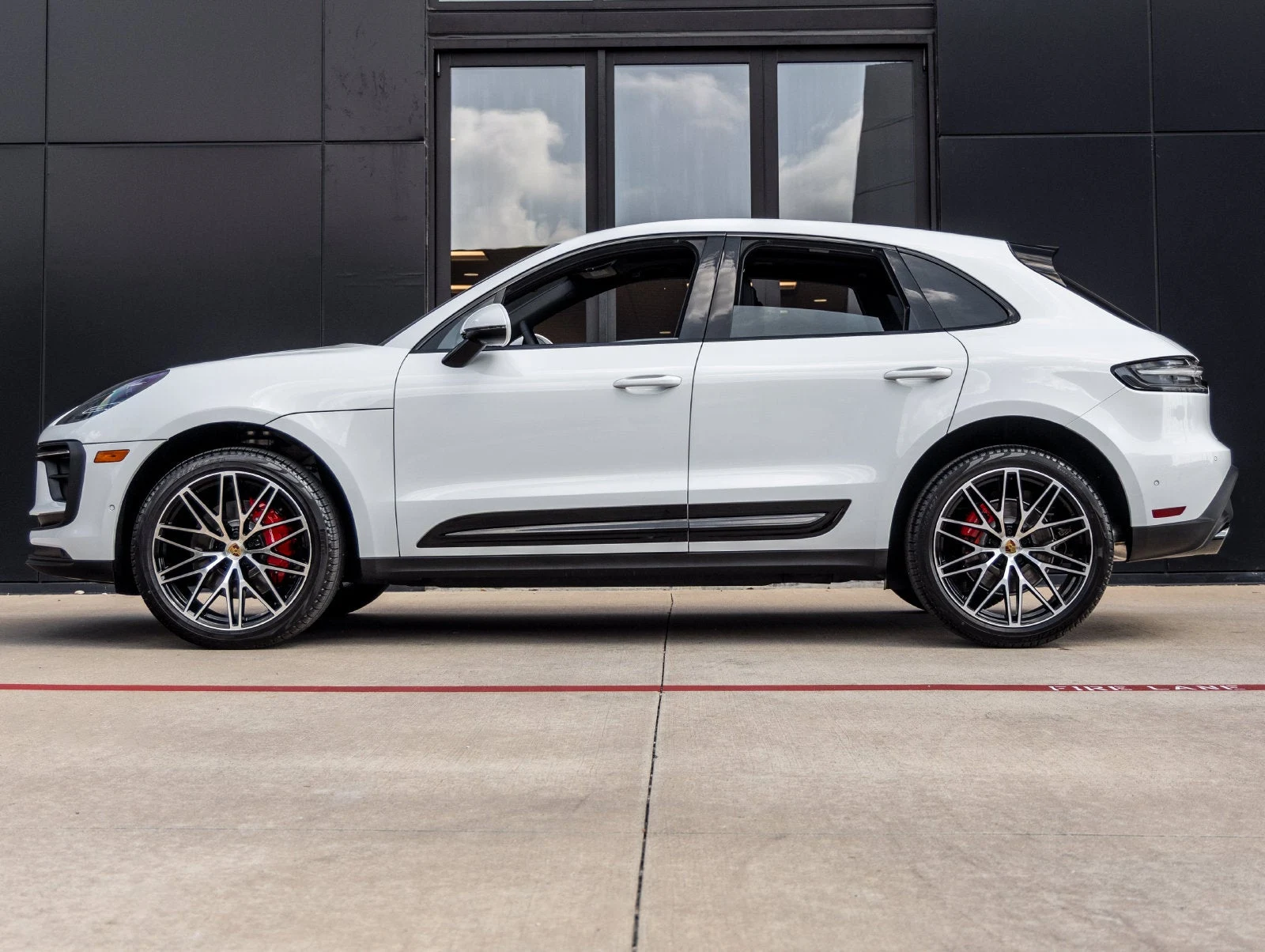 2026 Porsche Macan S (95B), 2/20