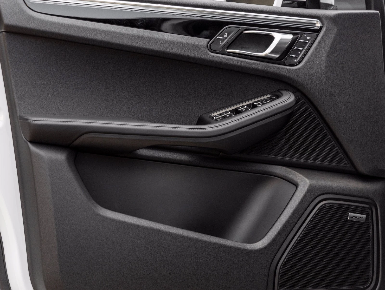 2026 Porsche Macan S (95B), 18/20