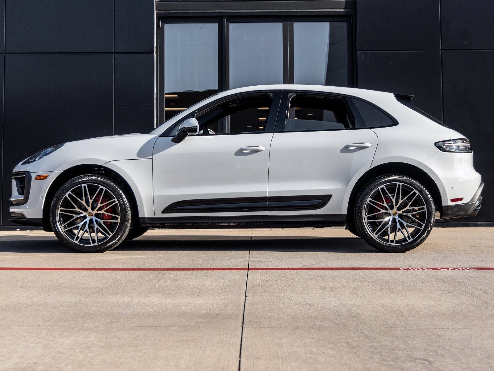 2026 Porsche Macan S (95B), 2/20