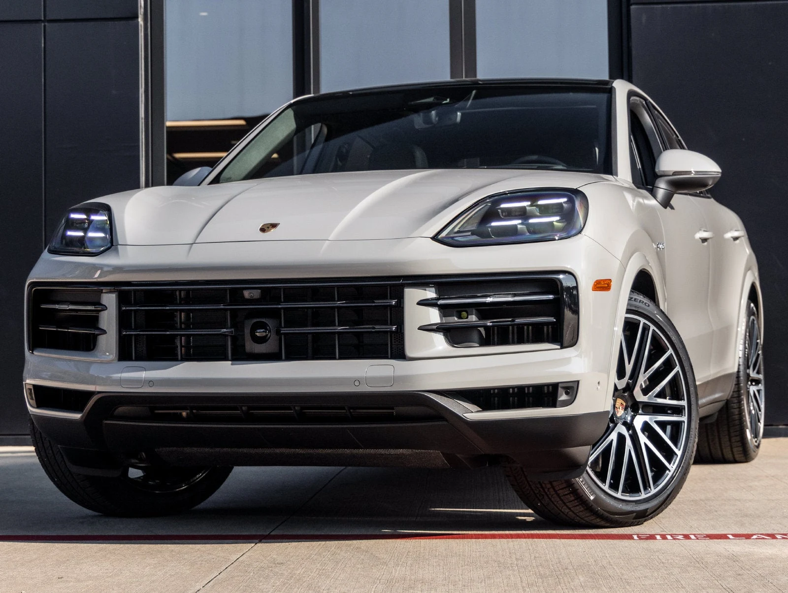 Porsche Cayenne E-Hybrid Coupé (3rd Generation) · Chalk · Indigo Auto Group