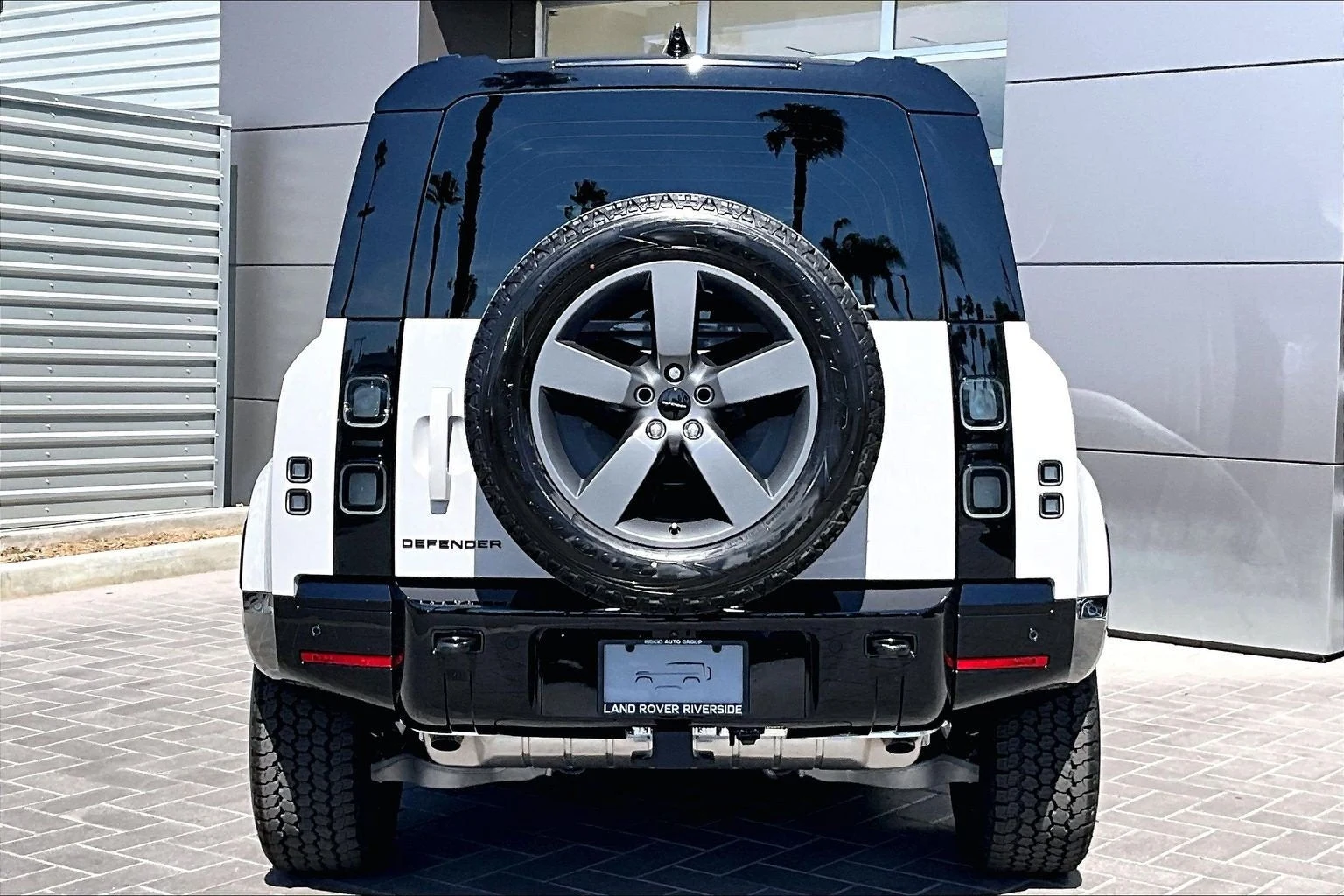 2026 Land Rover Defender 110 X-Dynamic SE (L663), 4/14