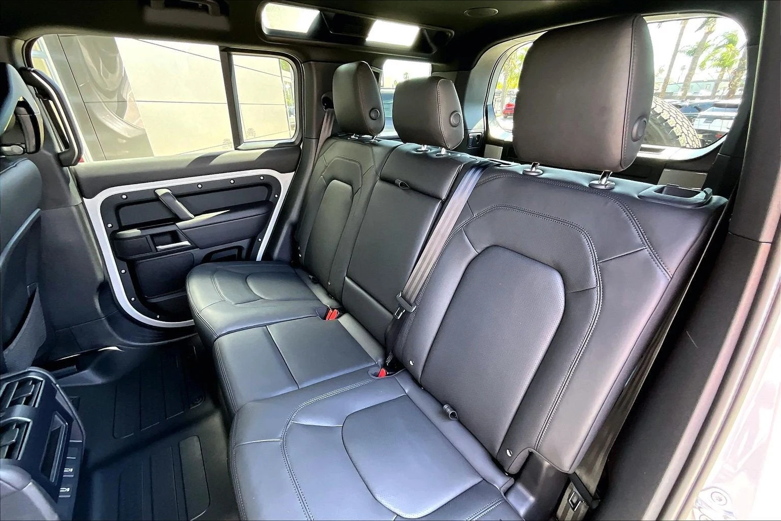 2026 Land Rover Defender 110 X-Dynamic SE (L663), 10/14