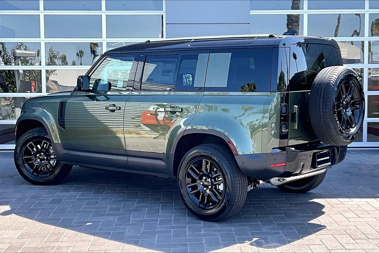 2026 Land Rover Defender 110 S (L663), 3/14