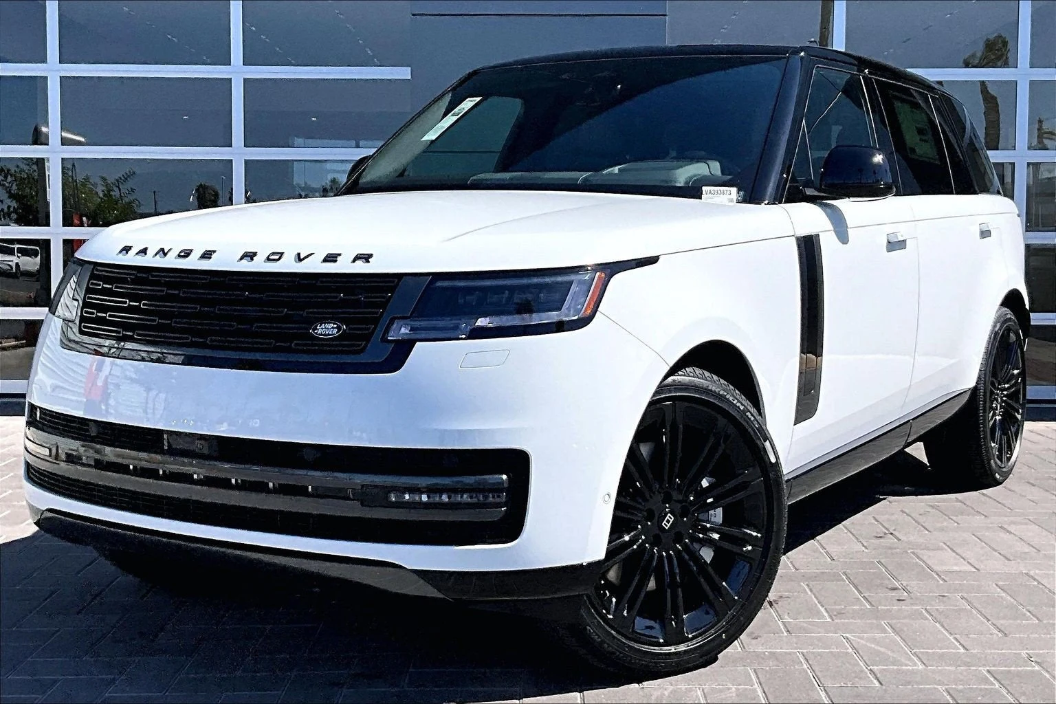 Land Rover Range Rover SE LWB (L460) · Fuji White · Indigo Auto Group