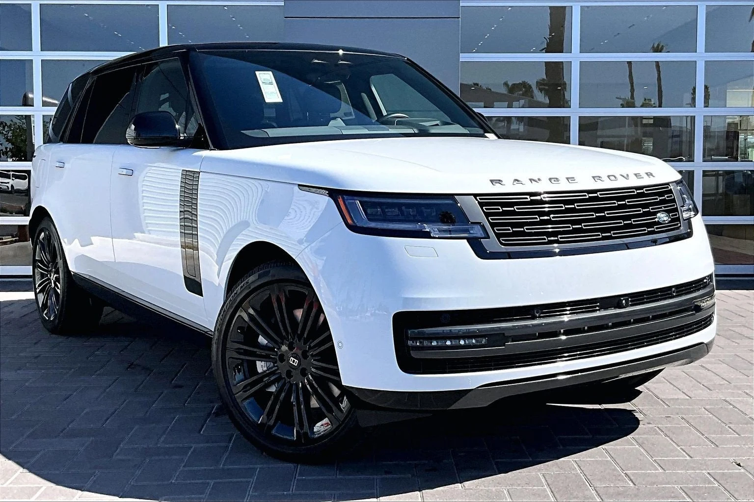 2027 Land Rover Range Rover SE LWB (L460), 2/15