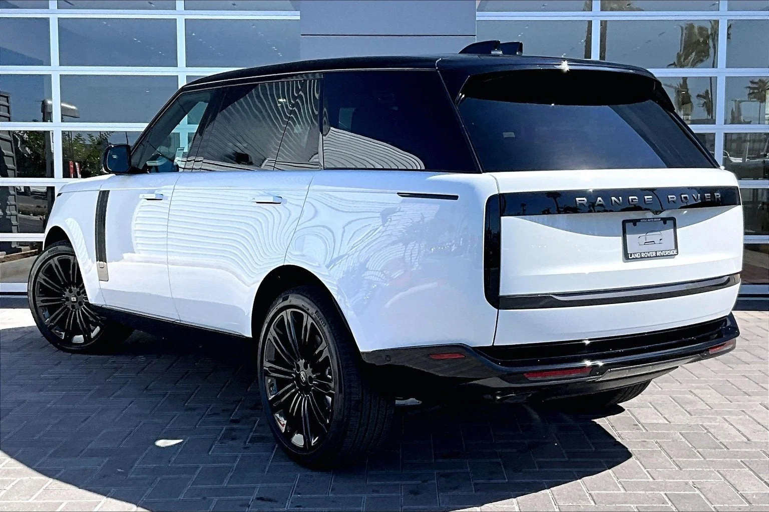 2027 Land Rover Range Rover SE LWB (L460), 3/15