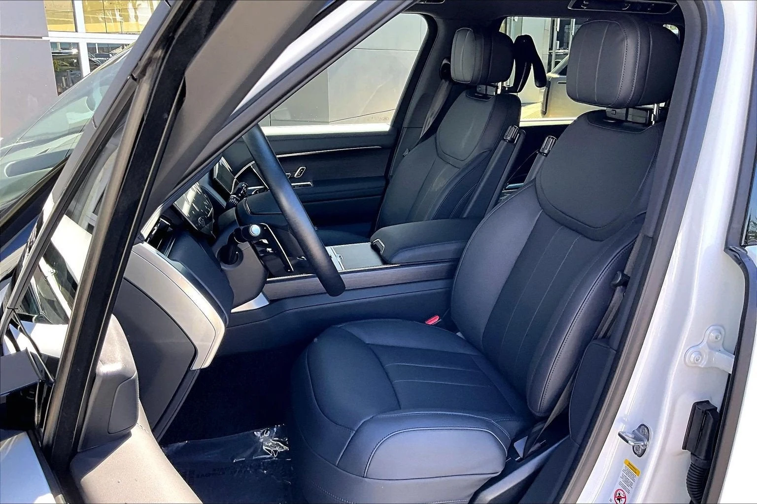 2027 Land Rover Range Rover SE LWB (L460), 9/15