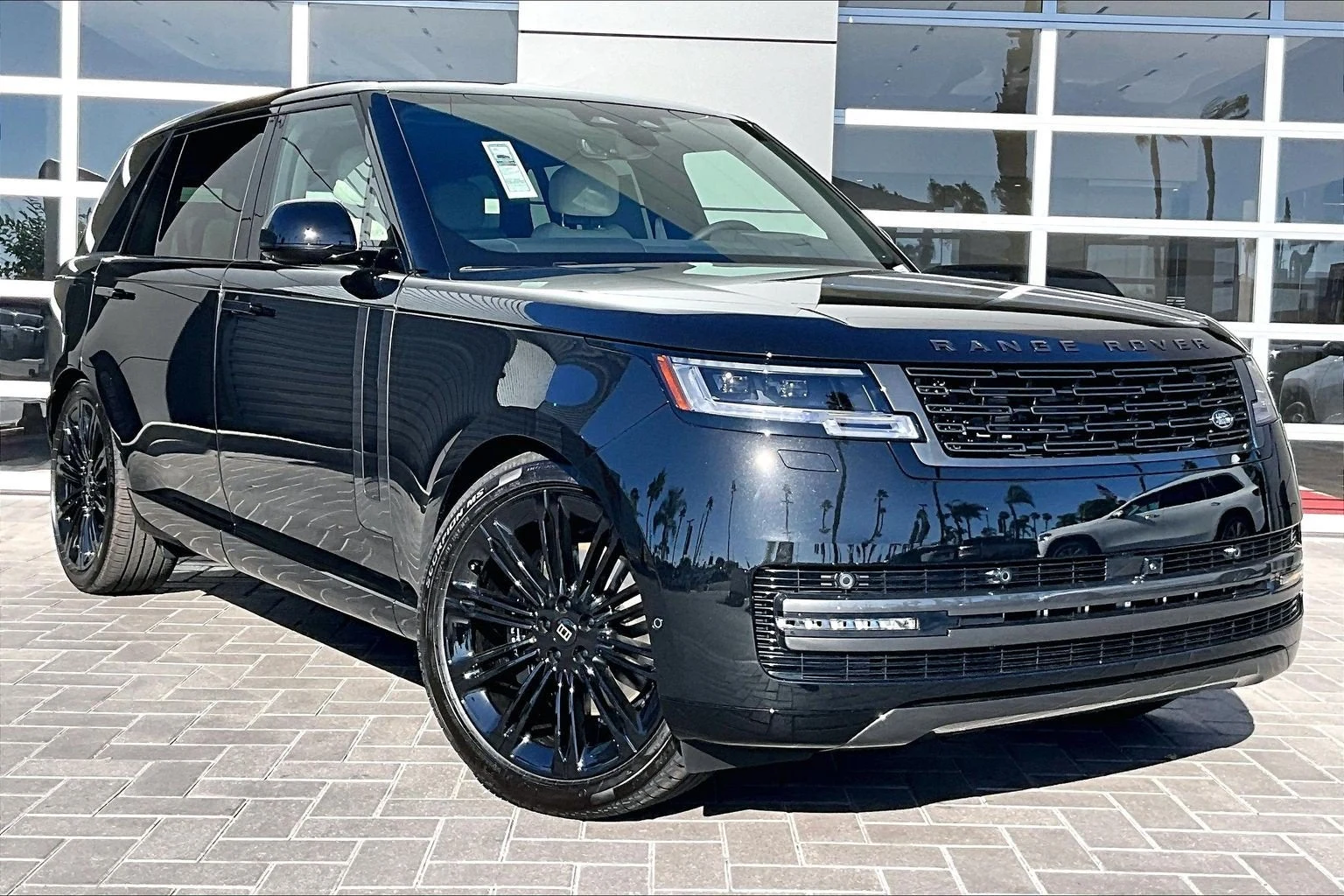 2027 Land Rover Range Rover SE LWB (L460), 2/14