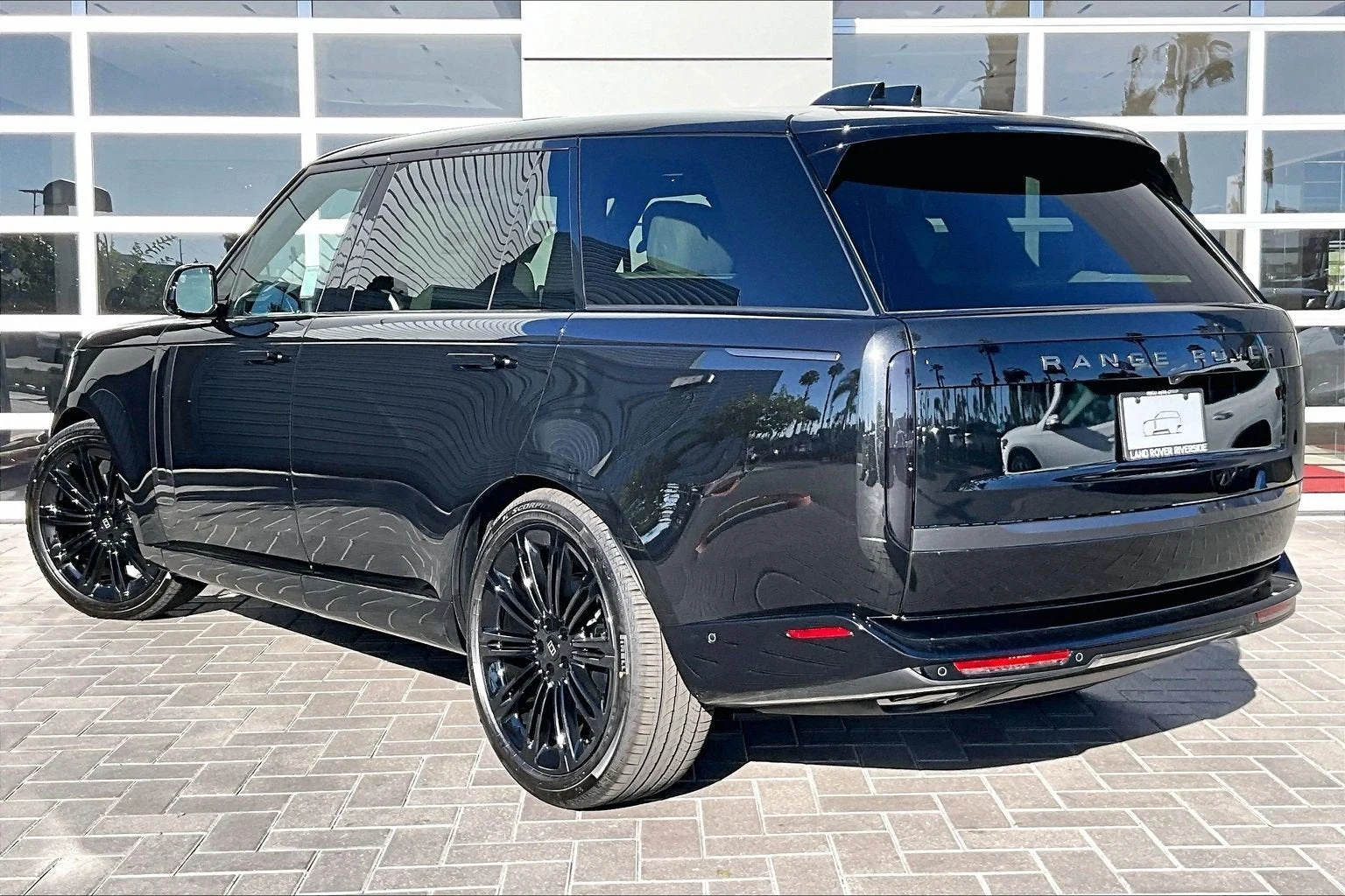 2027 Land Rover Range Rover SE LWB (L460), 3/14