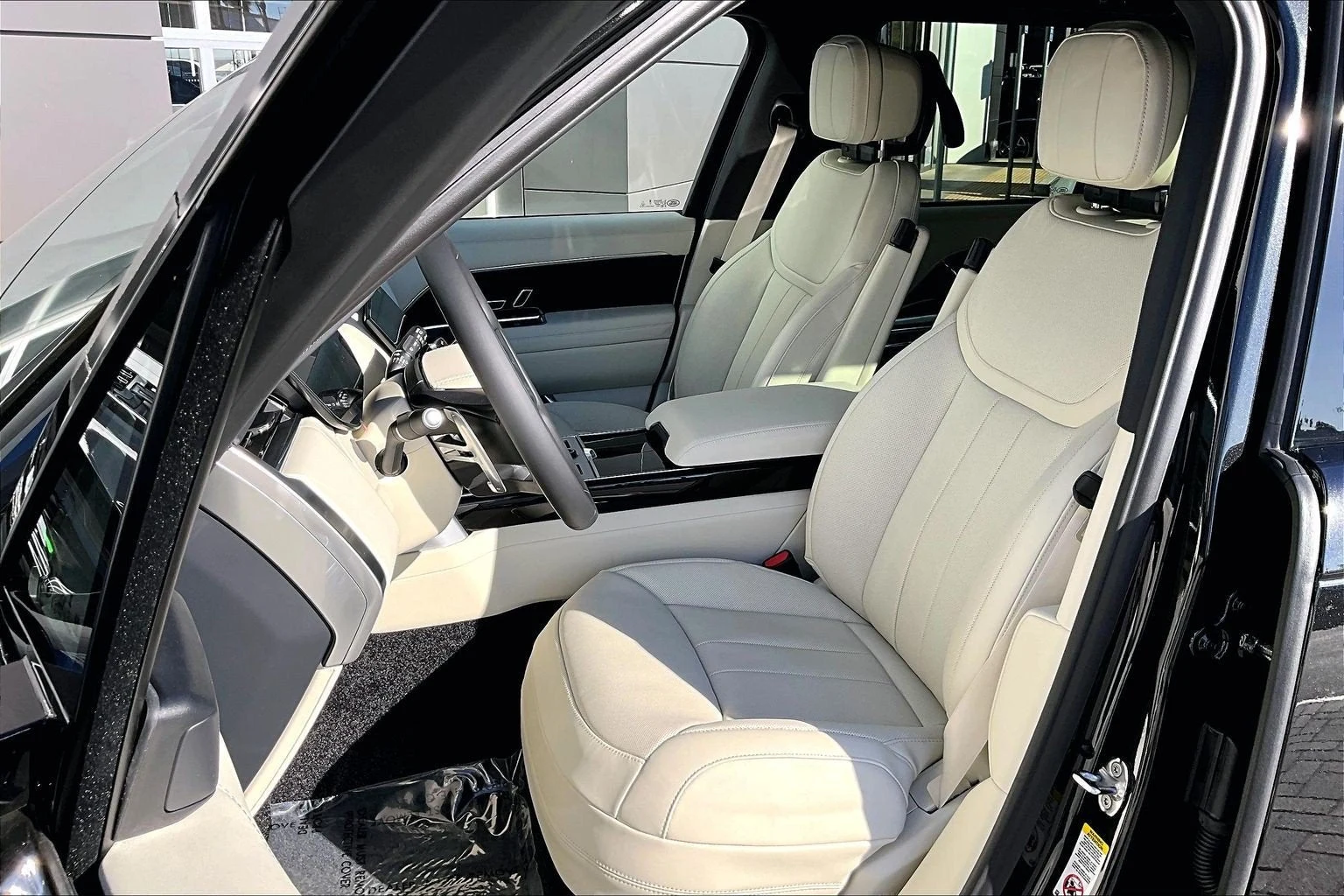 2027 Land Rover Range Rover SE LWB (L460), 8/14