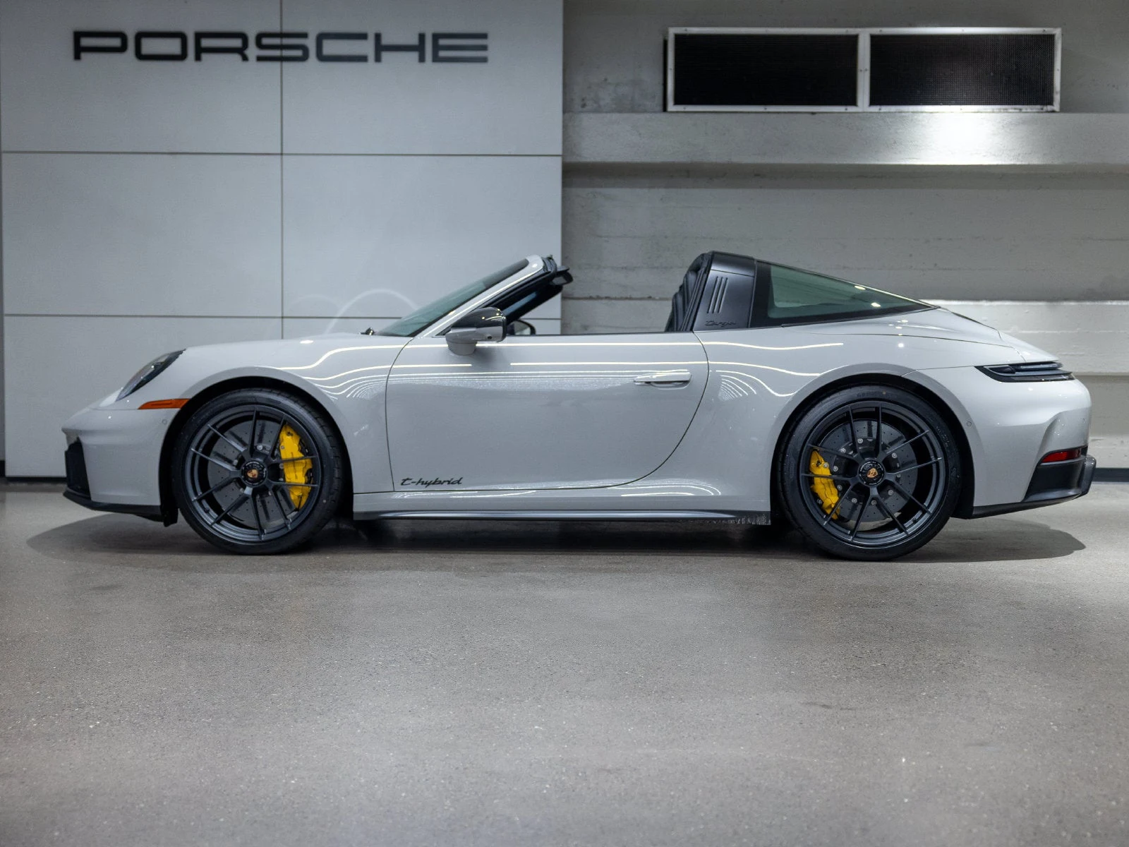 2026 Porsche 911 Targa 4 GTS (992.2), 2/20