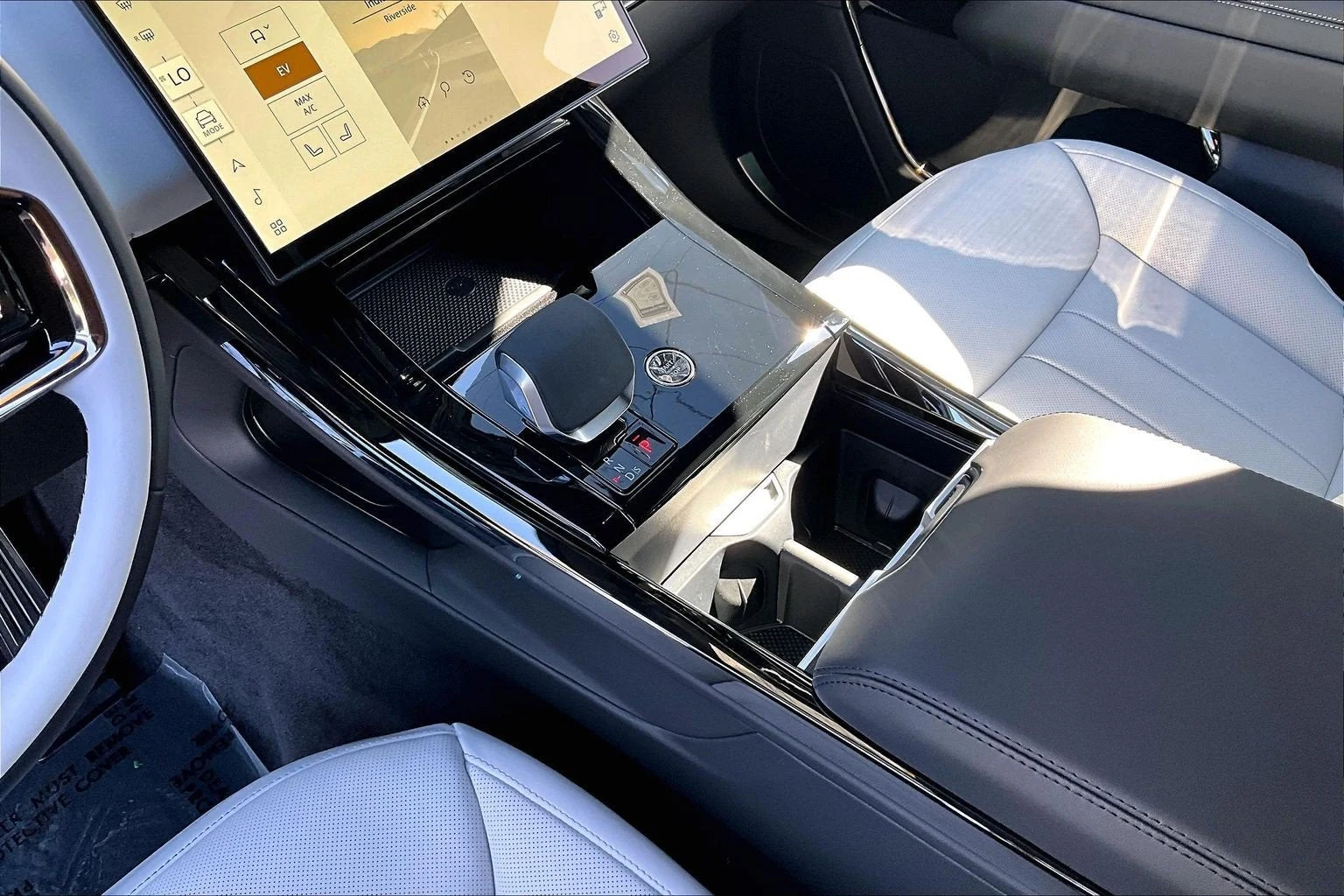 2027 Land Rover Range Rover Sport Plug-In Hybrid Battersea Edition (L461), 8/14
