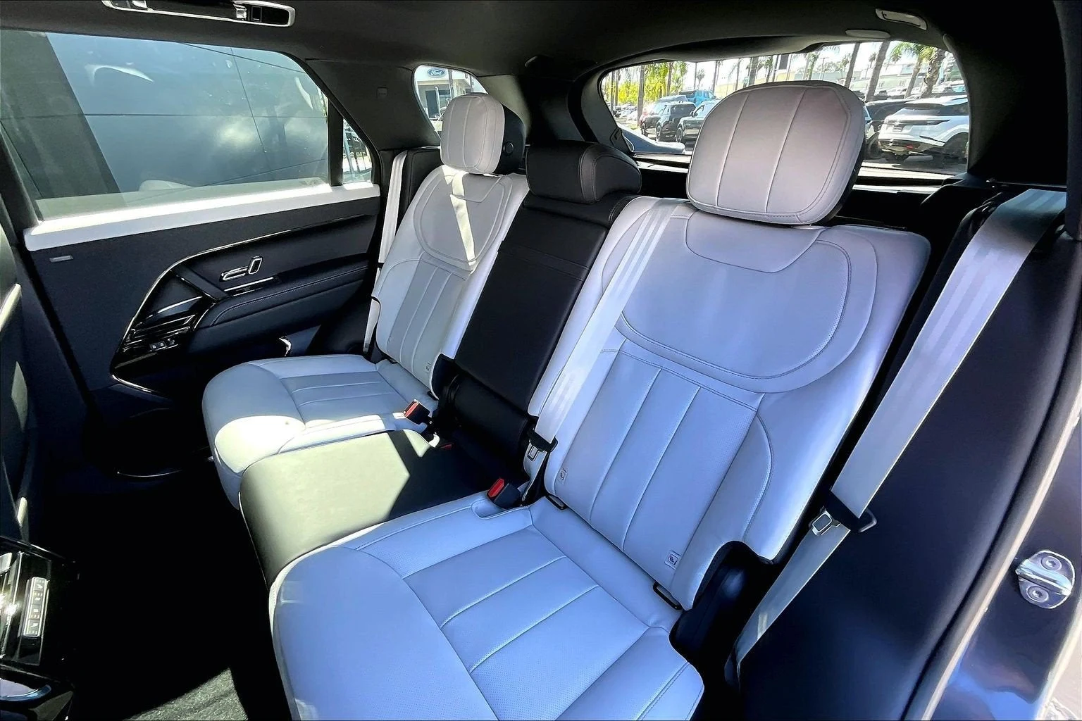 2027 Land Rover Range Rover Sport Plug-In Hybrid Battersea Edition (L461), 10/14