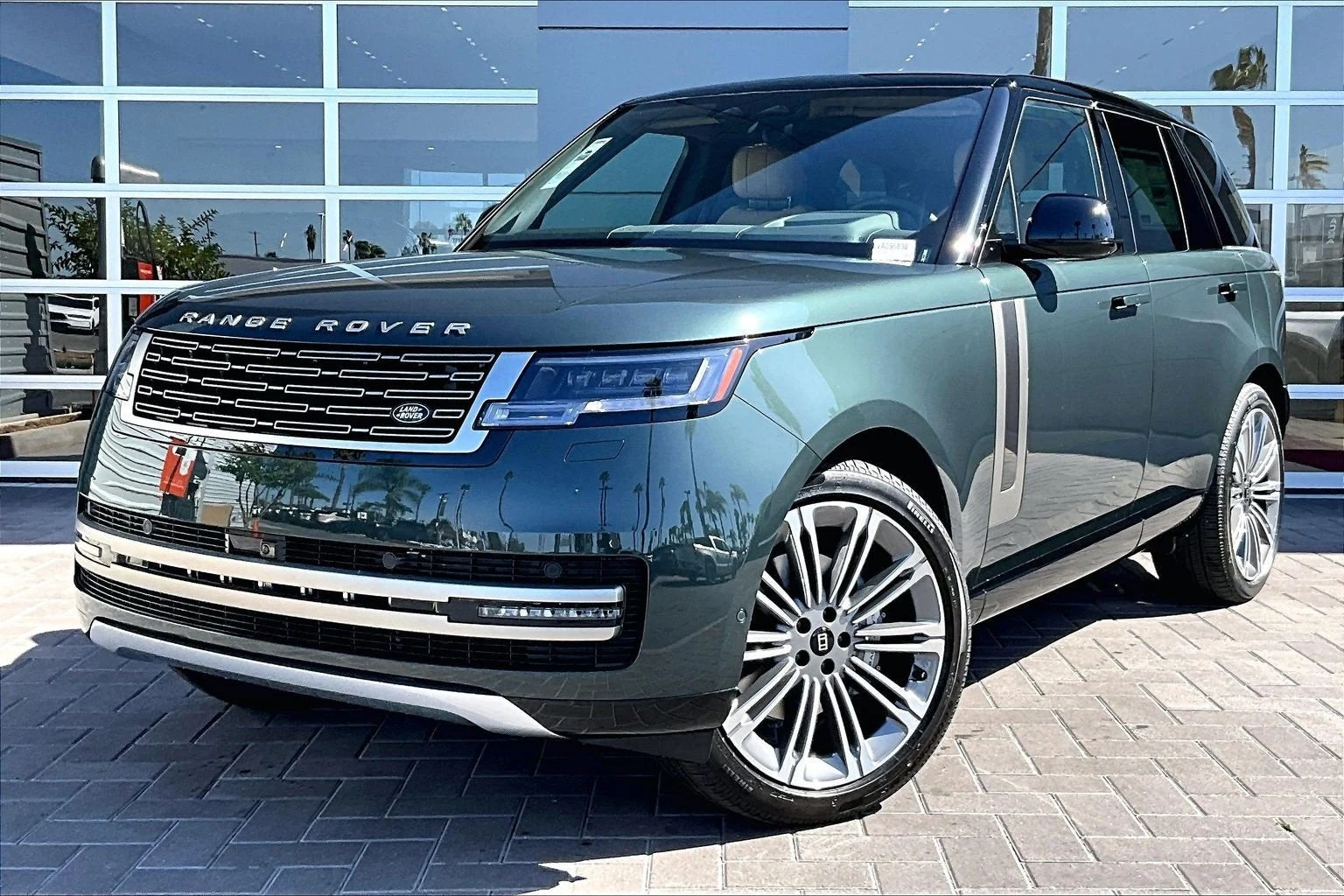 Land Rover Range Rover SE (L460) · Belgravia Green Metallic · Indigo Auto Group