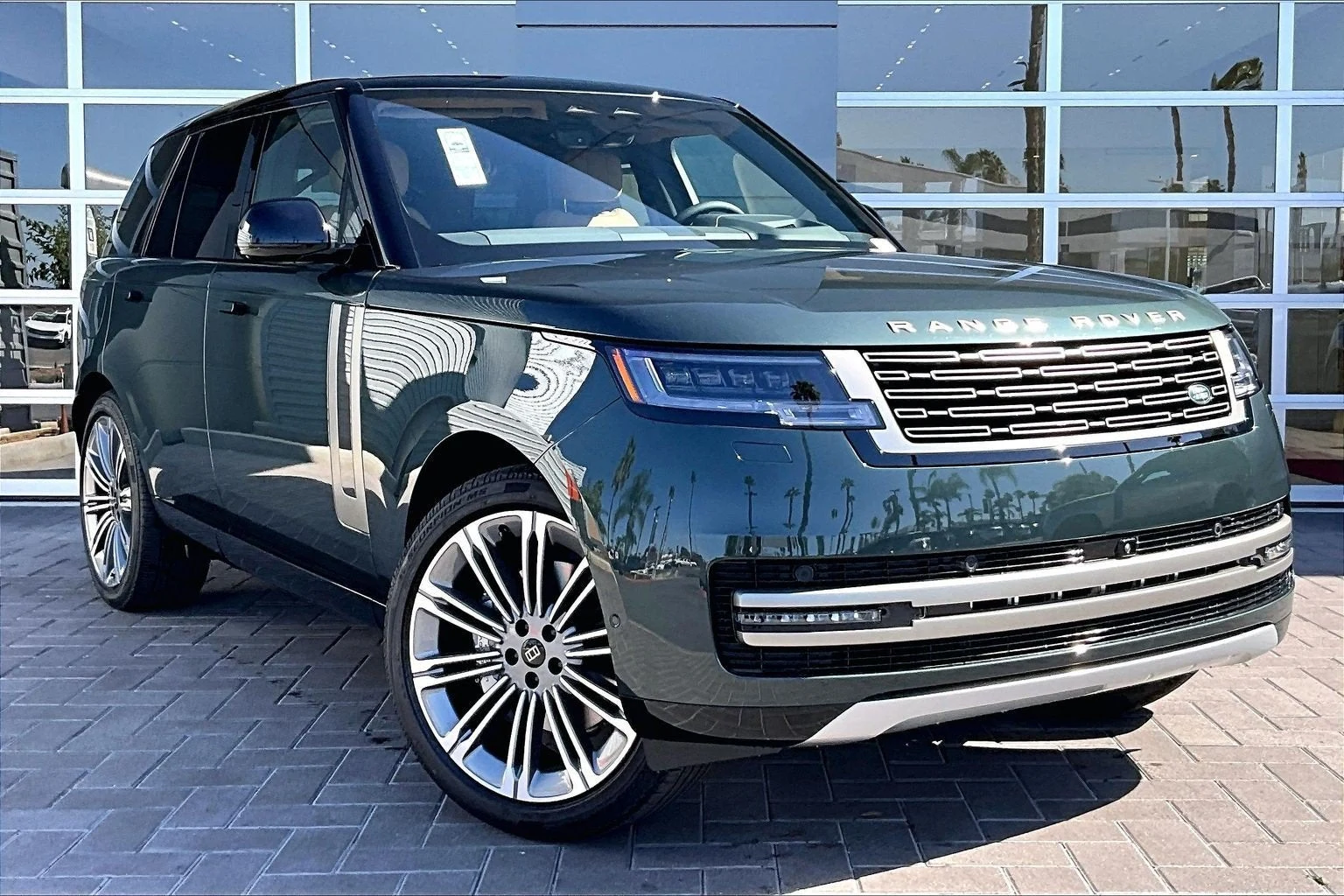 2027 Land Rover Range Rover SE (L460), 2/14
