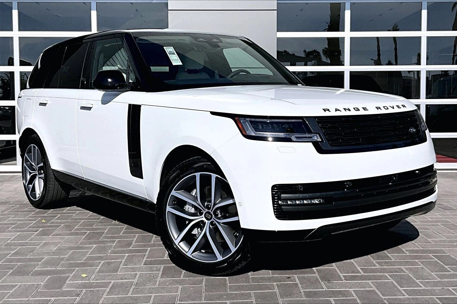 2027 Land Rover Range Rover SE (L460), 2/14
