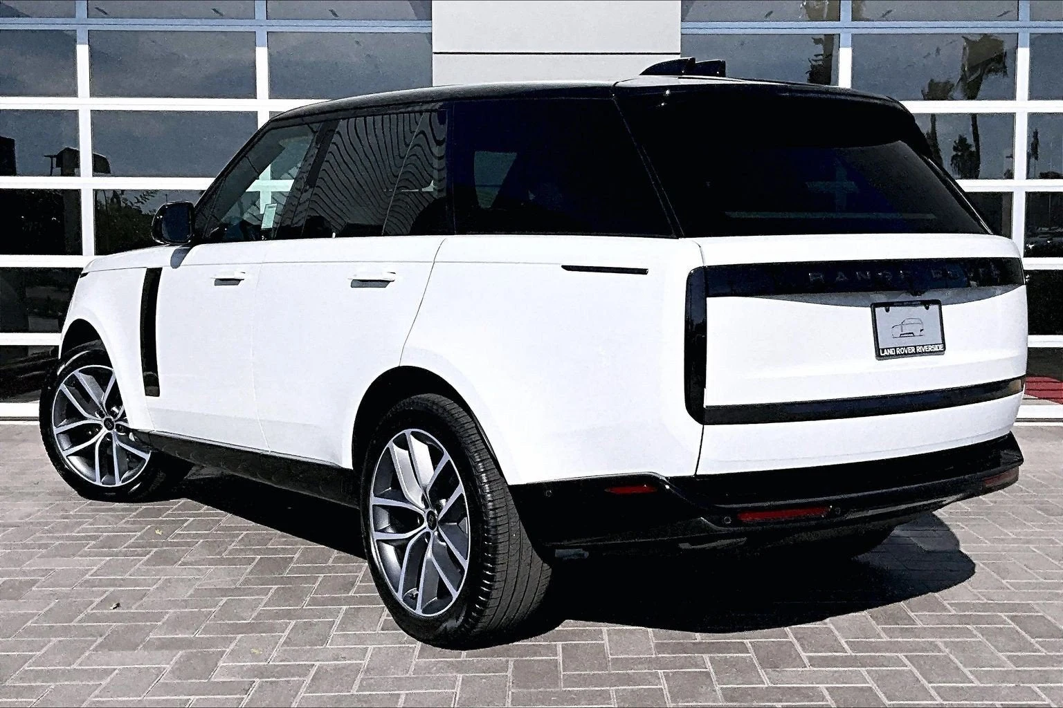 2027 Land Rover Range Rover SE (L460), 3/14