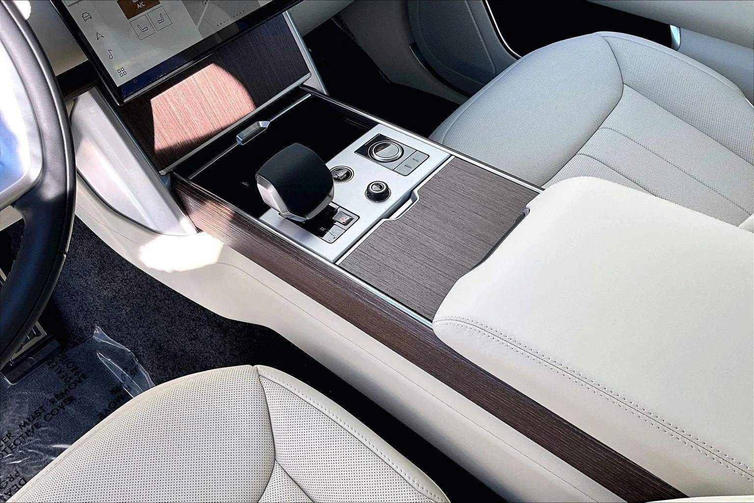 2027 Land Rover Range Rover SE (L460), 8/14
