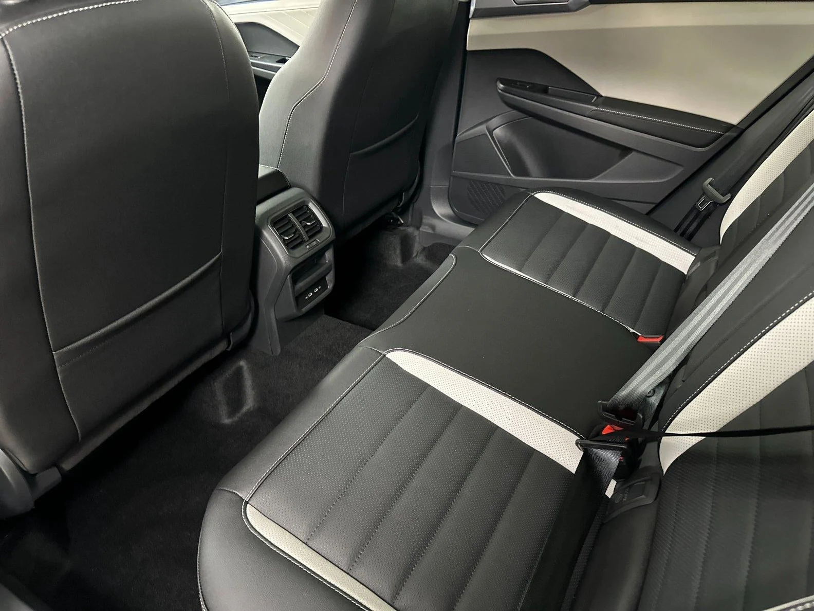 2027 Volkswagen Taos SEL (2025 Update), 11/20