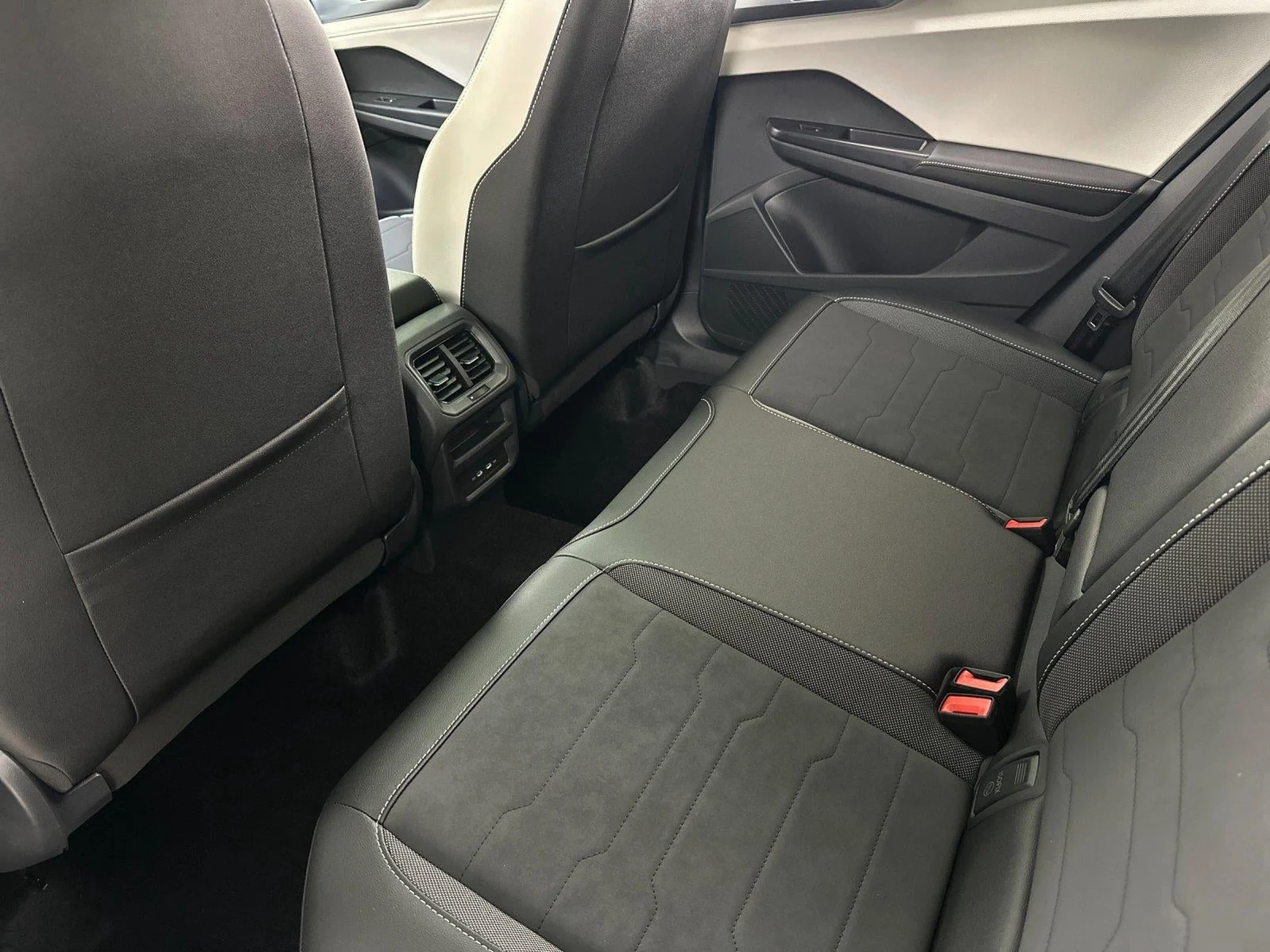 2027 Volkswagen Taos SE (2025 Update), 11/20
