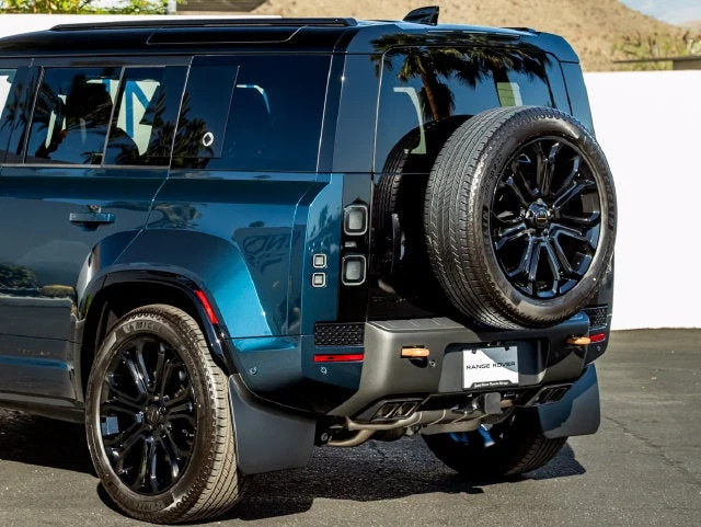 2026 Land Rover Defender OCTA (L663), 10/20