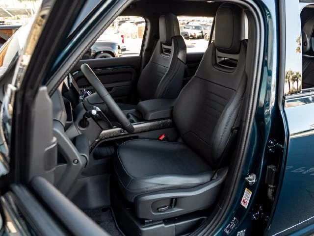 2026 Land Rover Defender OCTA (L663), 13/20