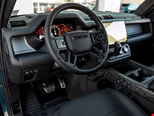2026 Land Rover Defender OCTA (L663), 17/20