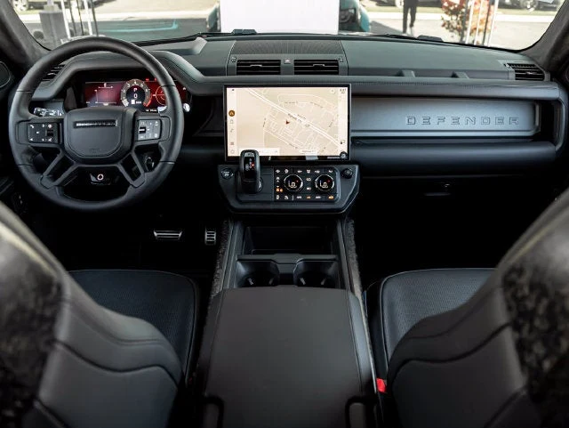 2026 Land Rover Defender OCTA (L663), 19/20