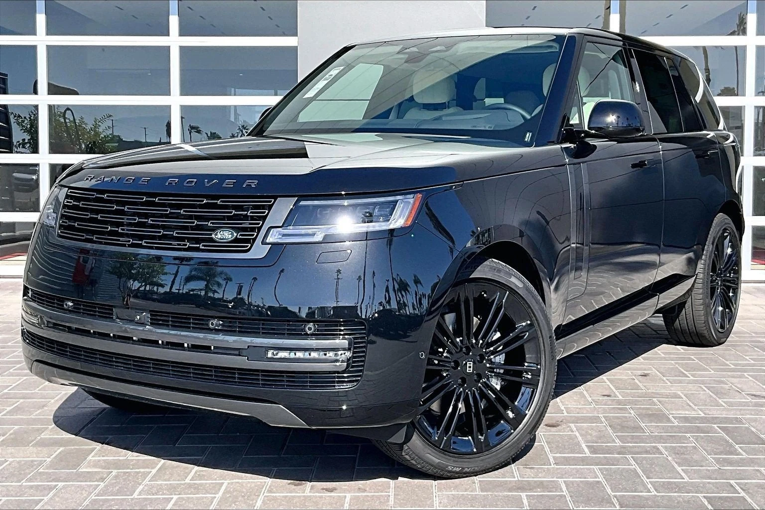 Land Rover Range Rover SE (L460) · Santorini Black · Indigo Auto Group
