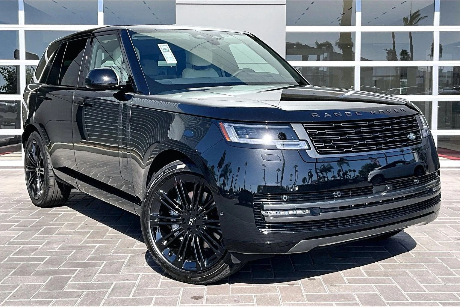2027 Land Rover Range Rover SE (L460), 2/14