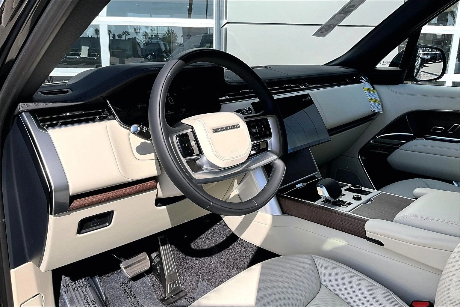 2027 Land Rover Range Rover SE (L460), 6/14