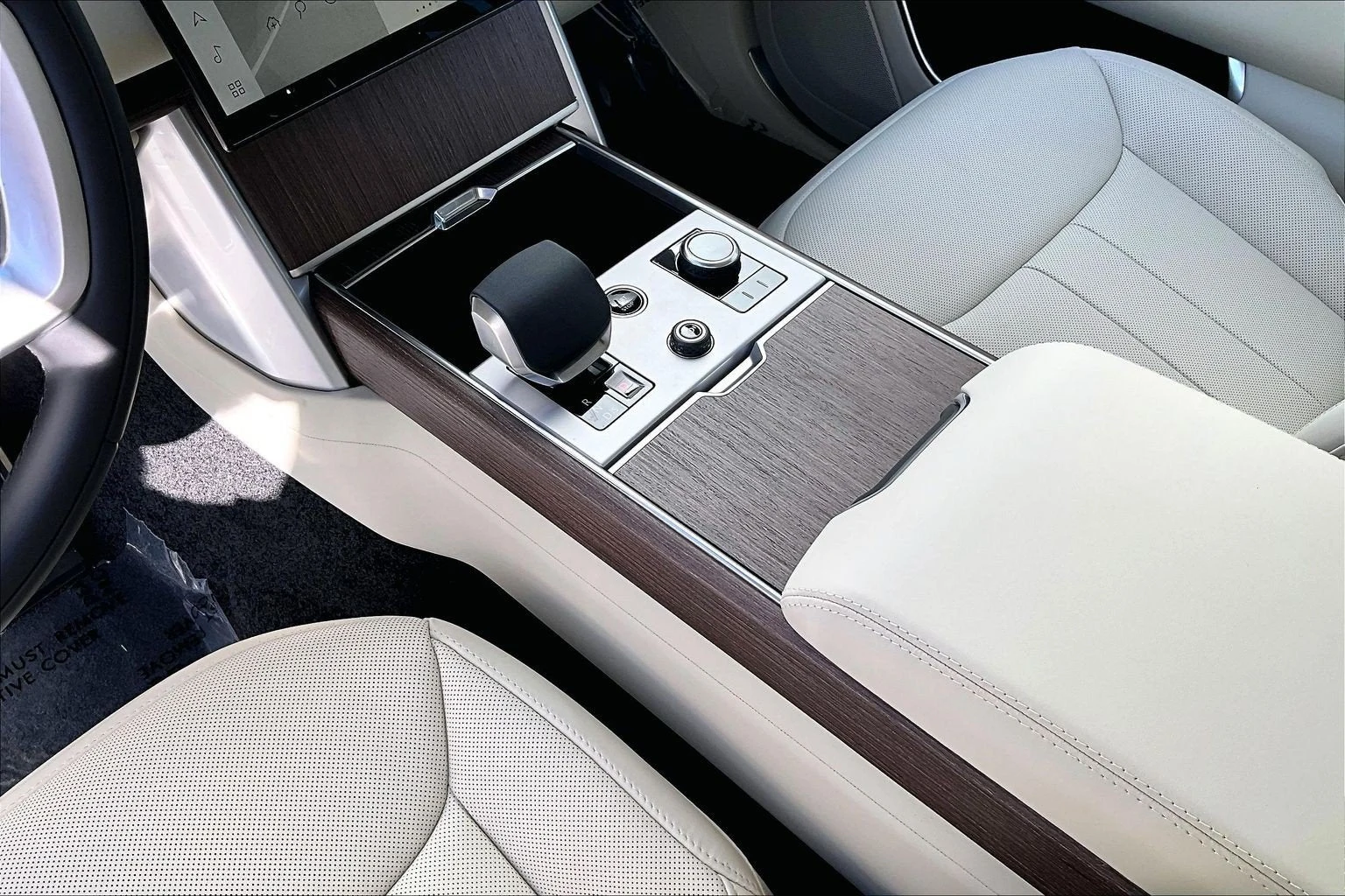 2027 Land Rover Range Rover SE (L460), 8/14