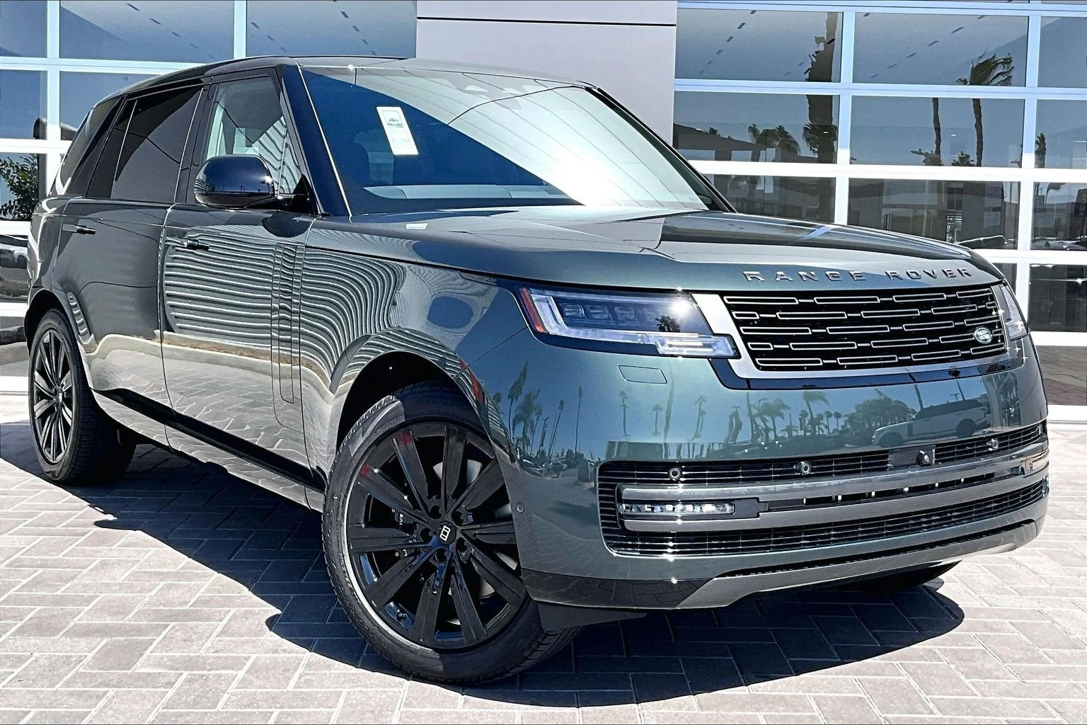 2027 Land Rover Range Rover SE LWB (L460), 2/15