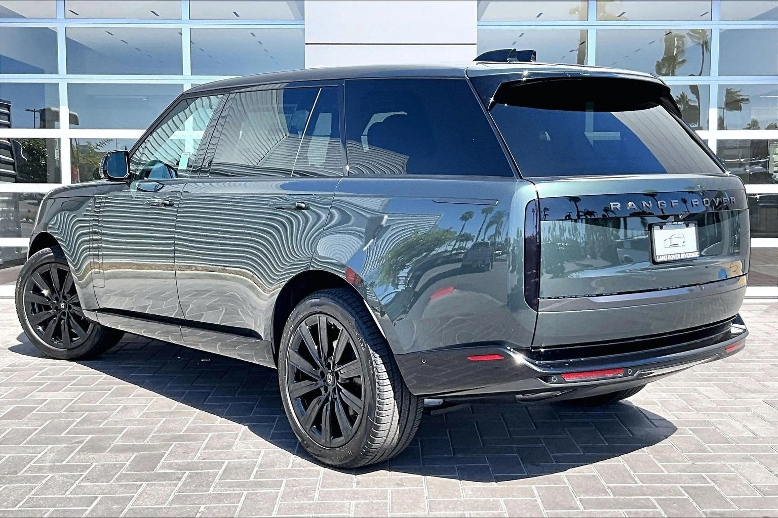2027 Land Rover Range Rover SE LWB (L460), 3/15