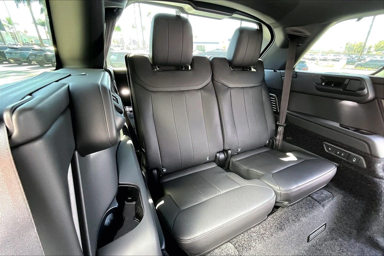 2027 Land Rover Range Rover SE LWB (L460), 11/15