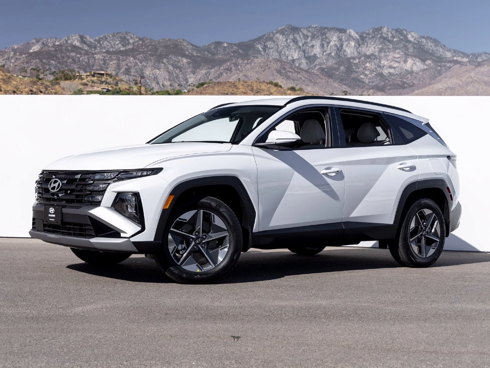 Hyundai Tucson Hybrid SEL Convenience (2025 Update) · Creamy White Pearl · Indigo Auto Group